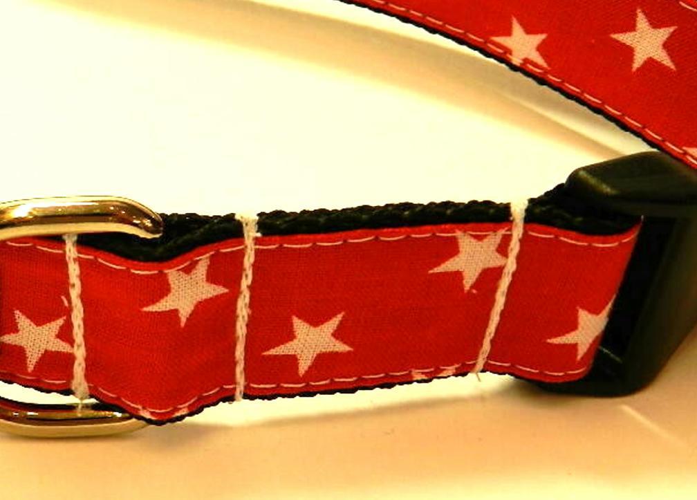 57 cm KonsumSchwestern Hundehalsband schwarz mit Breite: 2,5 cm Hunde-Halsband Länge verstellbar von ca STERNE AUF ROT Größe: L 33 cm bis ca mit Steckschließe und D-Ring 