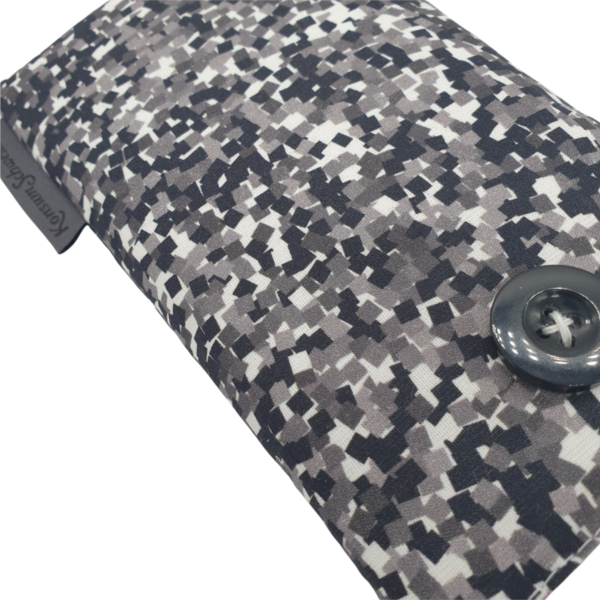 Maßgeschneiderte Handytasche Stoff - Mosaik schwarz/weiß/grau - mit Knopf