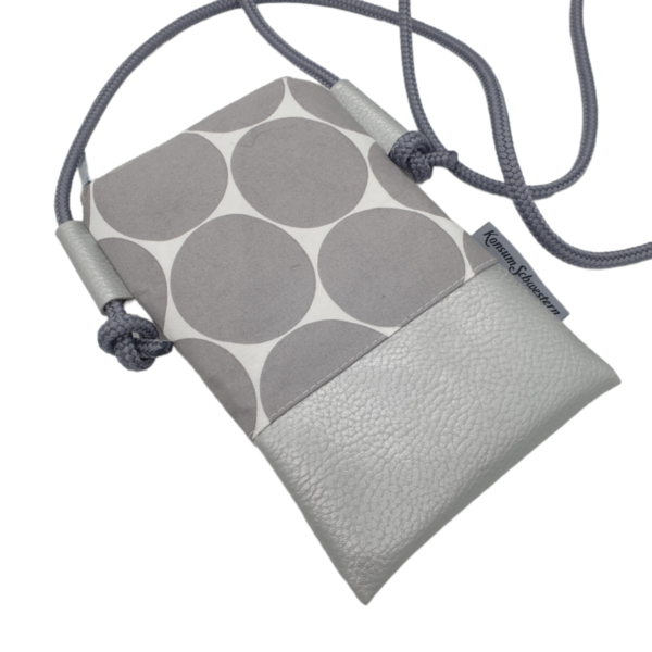 Handytasche zum Umhängen aus Kunstleder silber  und Stoff Maxi Dots grau