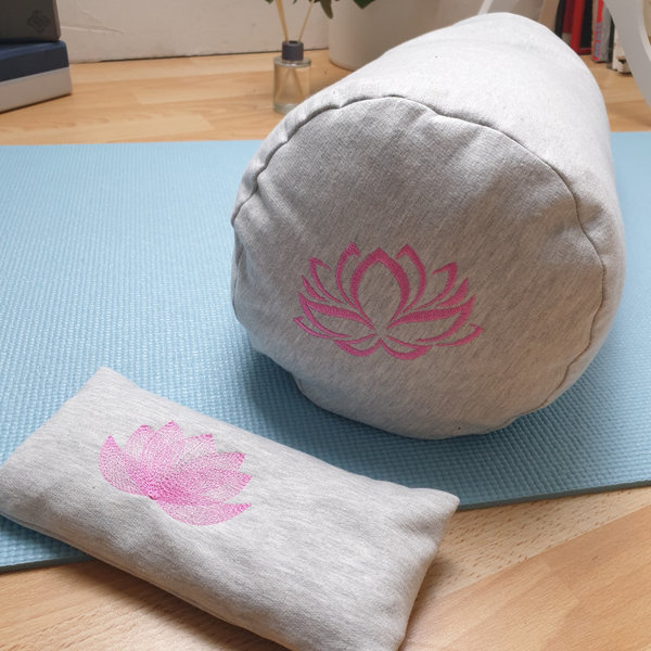 Yogabolster "graues Sweatshirt" mit Stickerei Lotusblüte und passendes Augenkissen